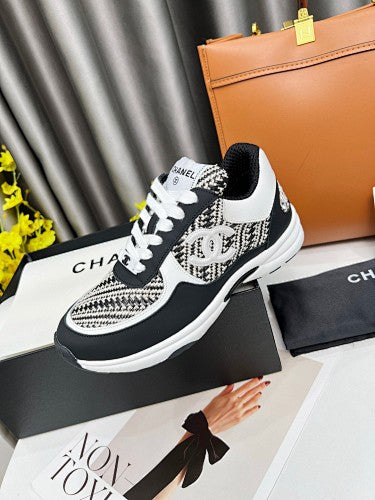 Chanel CC Logo Low-Top Sneakers