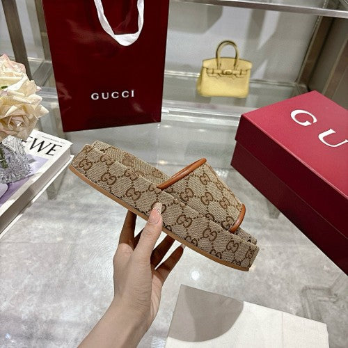 Gucci GG Supreme Canvas Flat Slide Sandals