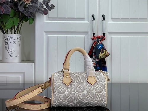 Louis Vuitton Speedy Bandoulière 20-style bag