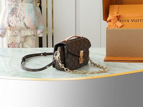 Louis Vuitton Pochette Métis
