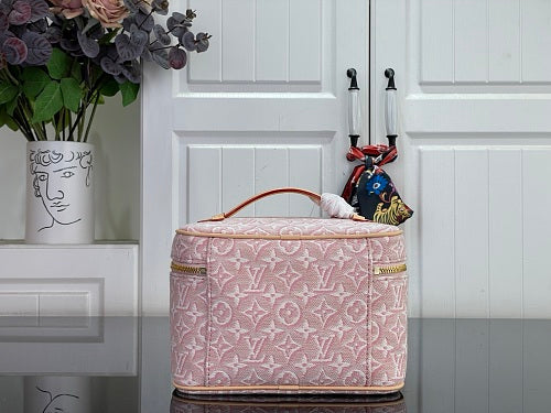 Louis Vuitton Nice Vanity-style case