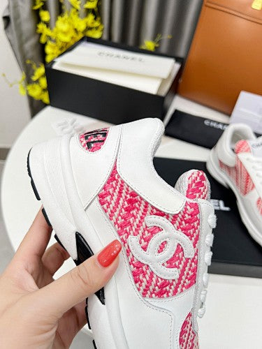 Chanel CC Logo Low-Top Sneakers