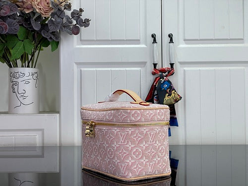 Louis Vuitton Nice Vanity-style case
