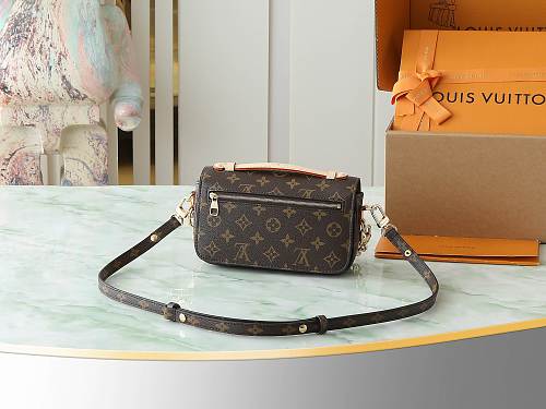 Louis Vuitton Pochette Métis