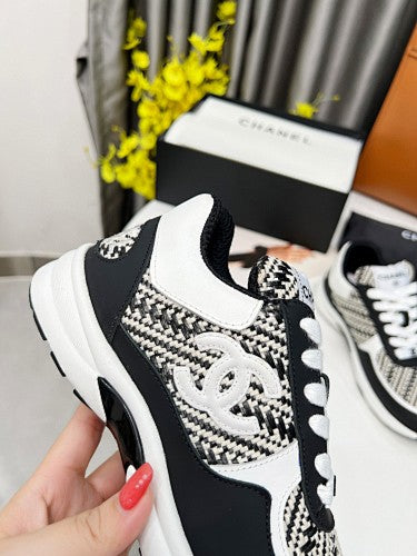 Chanel CC Logo Low-Top Sneakers