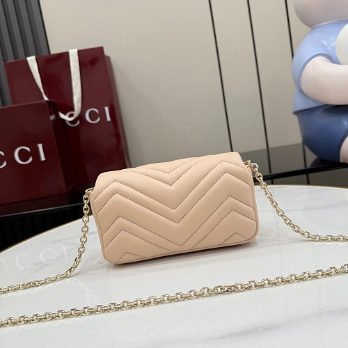 Gucci GG Marmont Super Mini Shoulder Bag