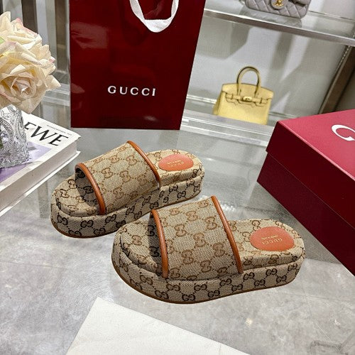 Gucci GG Supreme Canvas Flat Slide Sandals