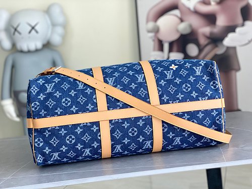 Louis Vuitton Keepall Bandoulière-style travel bag