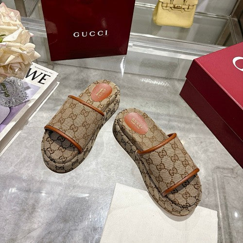 Gucci GG Supreme Canvas Flat Slide Sandals