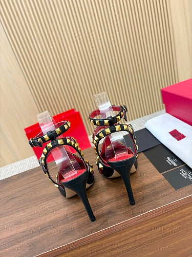 Valentino Garavani Rockstud Caged Pointed-Toe Pumps