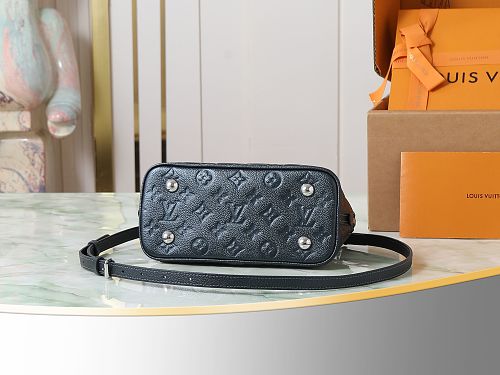 Louis Vuitton Alma BB in Black Monogram