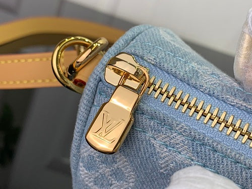 Louis Vuitton Speedy Bandoulière-style Mini Bag