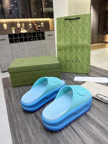 Gucci Interlocking G Rubber Slide Sandal