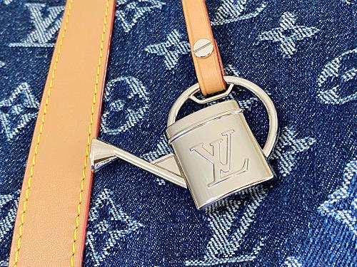 Louis Vuitton Keepall Bandoulière-style travel bag