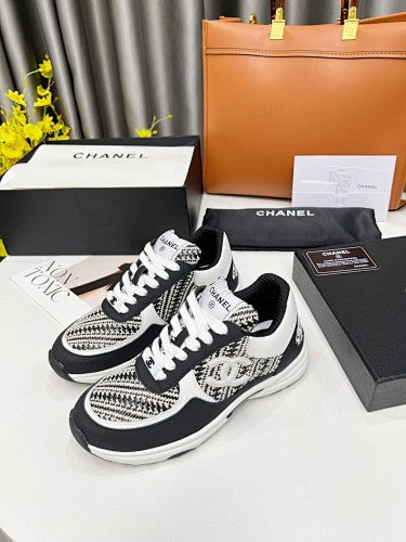 Chanel CC Logo Low-Top Sneakers