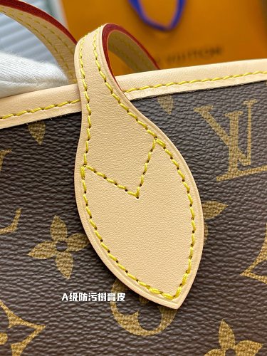 Louis Vuitton Neverfull MM in Monogram Canvas