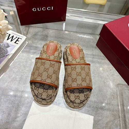 Gucci GG Supreme Canvas Flat Slide Sandals