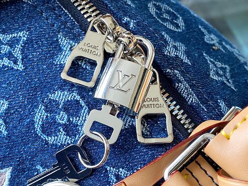 Louis Vuitton Keepall Bandoulière-style travel bag