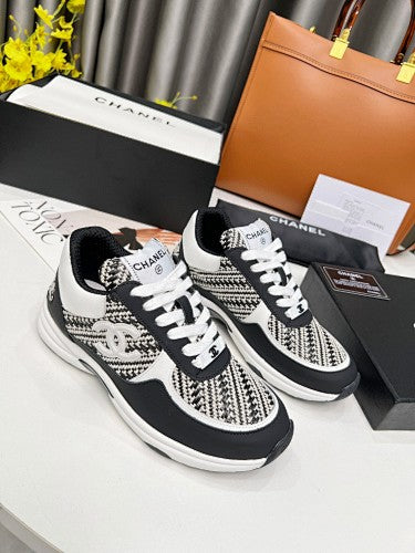 Chanel CC Logo Low-Top Sneakers