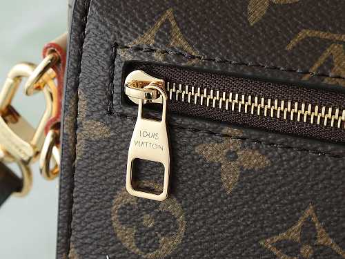 Louis Vuitton Pochette Métis