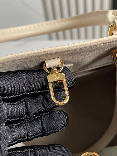 Louis Vuitton OnTheGo MM-style tote