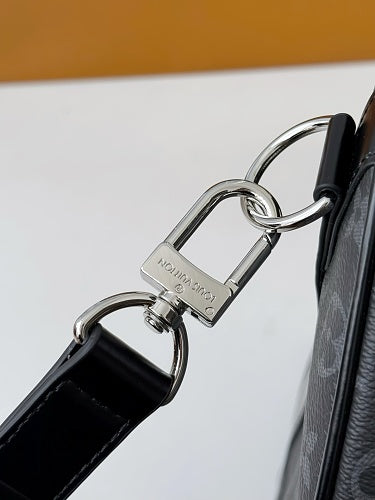 Louis Vuitton Keepall Bandoulière 55 Monogram Eclipse Canvas