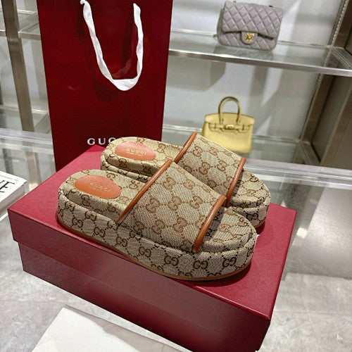 Gucci GG Supreme Canvas Flat Slide Sandals