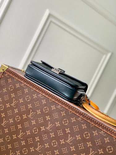 Louis Vuitton Pochette Métis East West