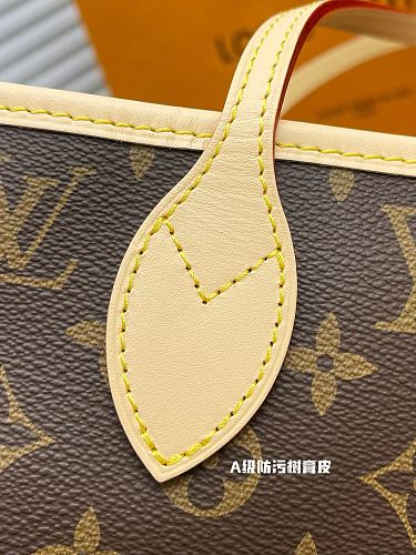 Louis Vuitton Neverfull MM Monogram Canvas