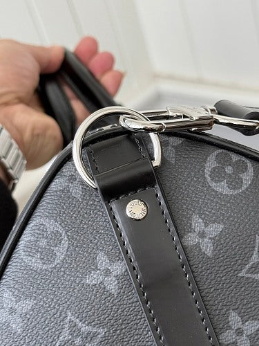 Louis Vuitton Keepall Bandoulière 55 Monogram Eclipse Canvas