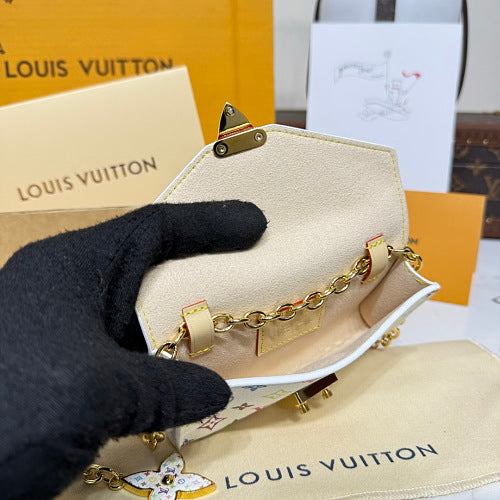 Louis Vuitton Pochette Métis East West White Monogram Multicolore Canvas