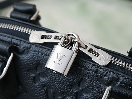 Louis Vuitton Alma BB in Black Monogram