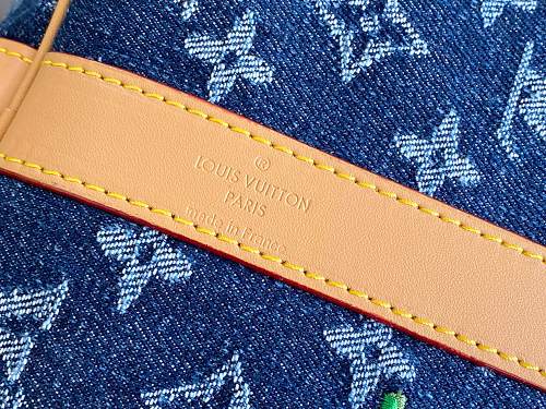 Louis Vuitton Keepall Bandoulière-style travel bag