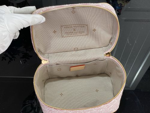 Louis Vuitton Nice Vanity-style case