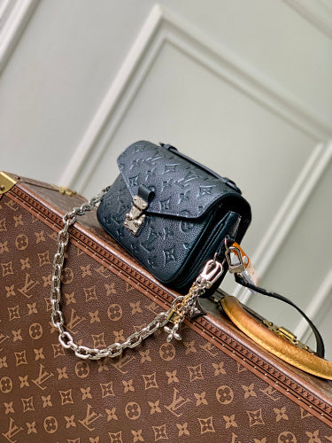 Louis Vuitton Pochette Métis East West