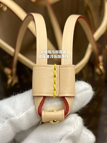 Louis Vuitton Neverfull MM in Monogram Canvas