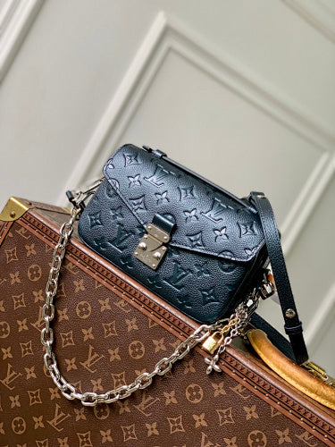 Louis Vuitton Pochette Métis East West