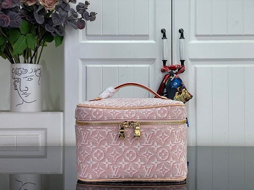 Louis Vuitton Nice Vanity-style case
