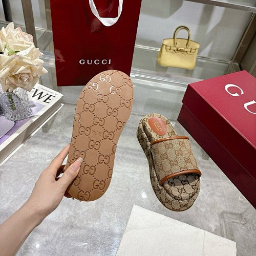 Gucci GG Supreme Canvas Flat Slide Sandals
