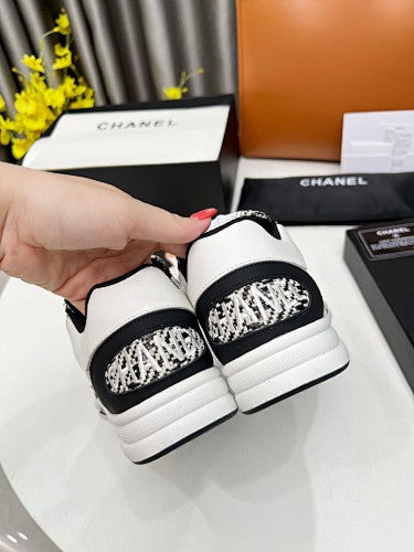 Chanel CC Logo Low-Top Sneakers