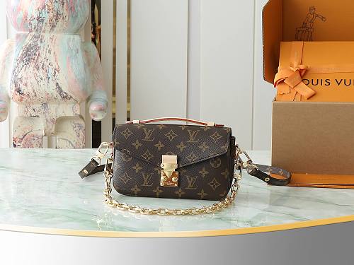 Louis Vuitton Pochette Métis